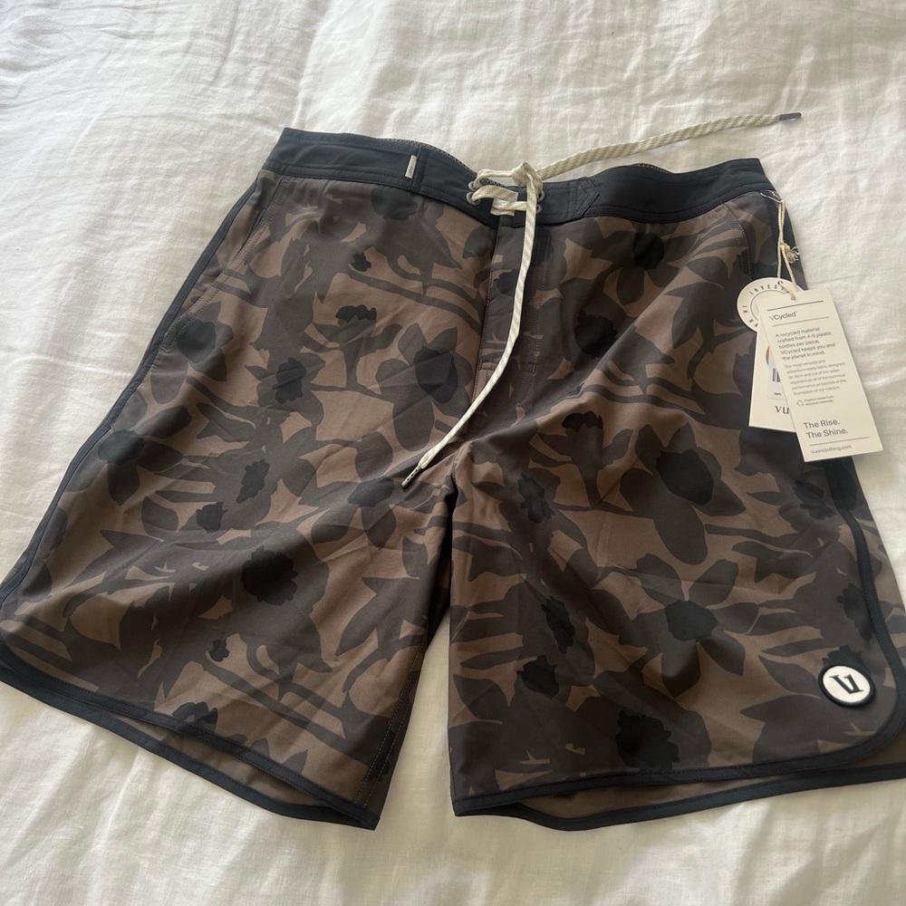 New with tags Vuori swim trunks